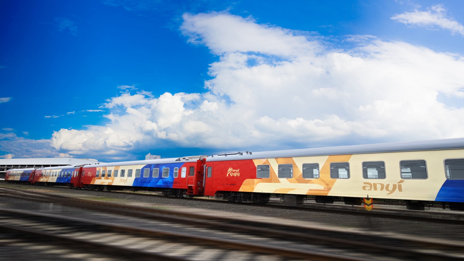 Anyi Panda Train exterior