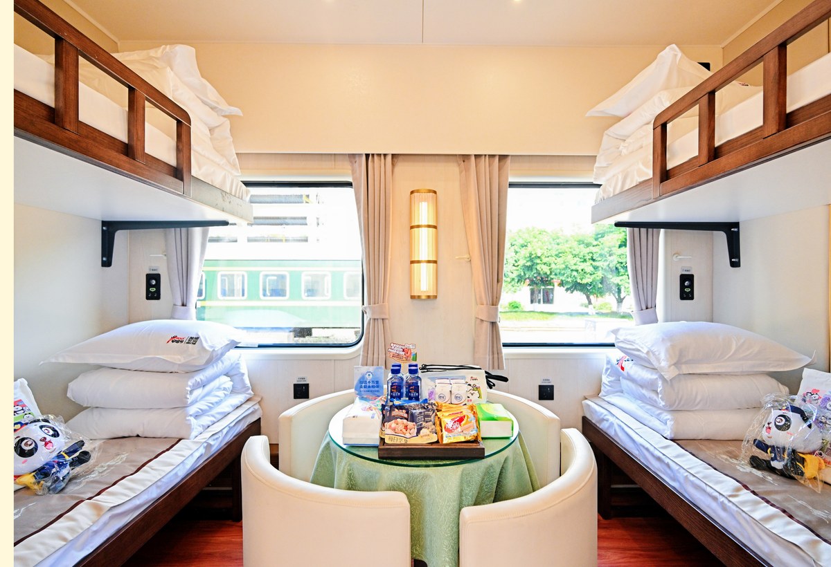 Anyi Xiongmao Yaju cabin